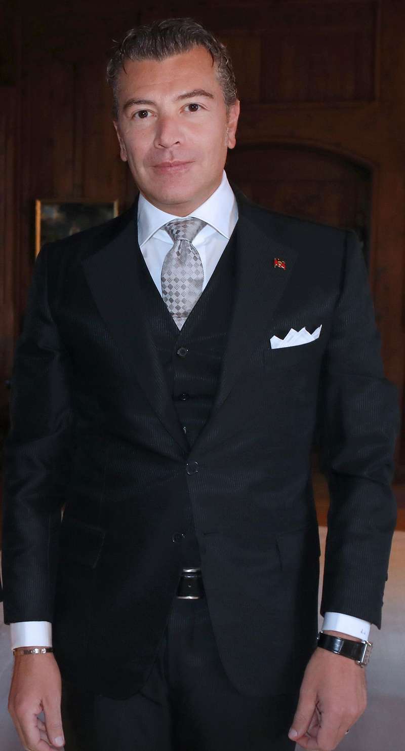 Dr. Dario Item Dario Item’s international network of contacts and memberships
